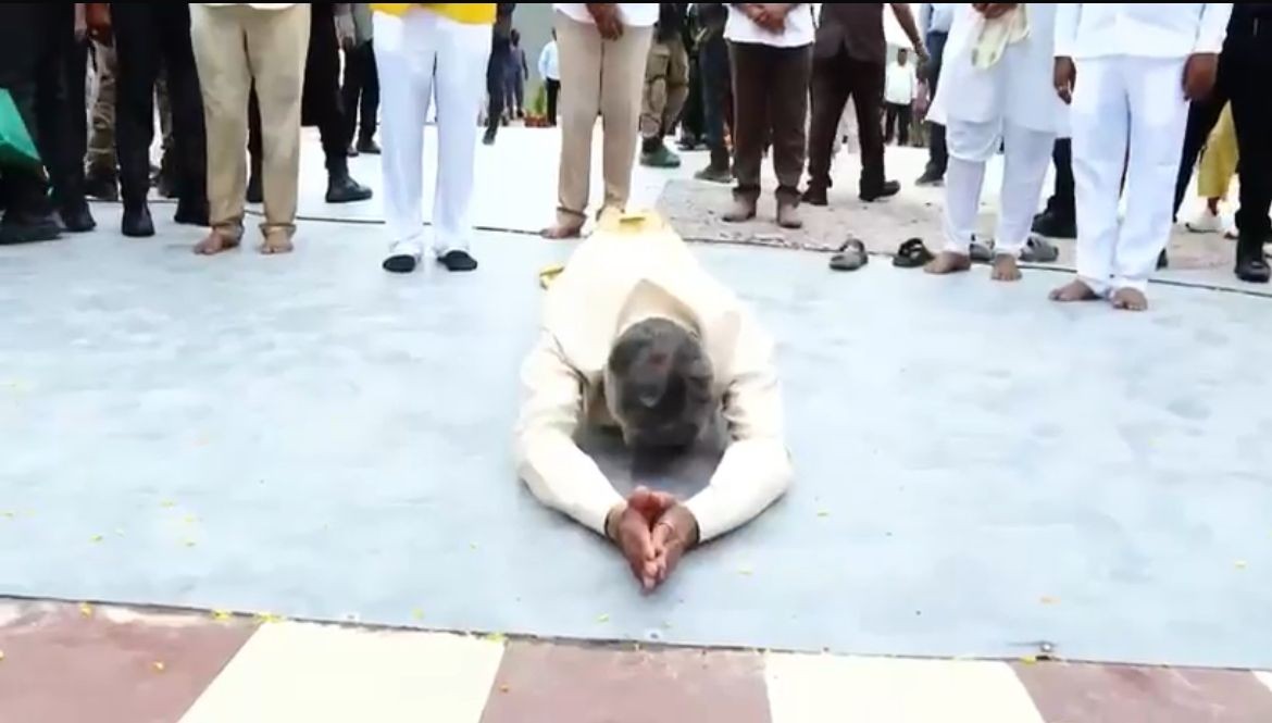 Chandrababu Offers Full Prostration To The River Krishna