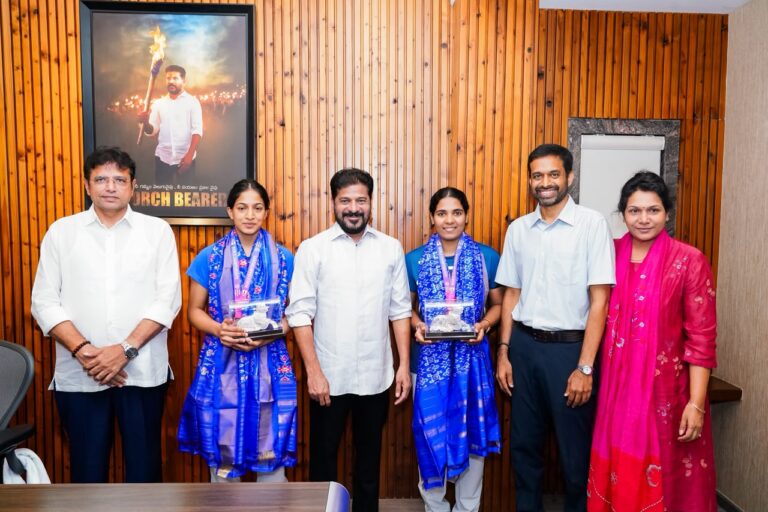 గాయత్రి, ట్రీసాలకు  సీఎం రేవంత్ రెడ్డి అభినందనలు
