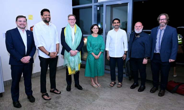 ఆస్ట్రేలియా మంత్రి జూలియన్ హిల్ కు స్వాగతం పలికిన మంత్రి లోకేష్
