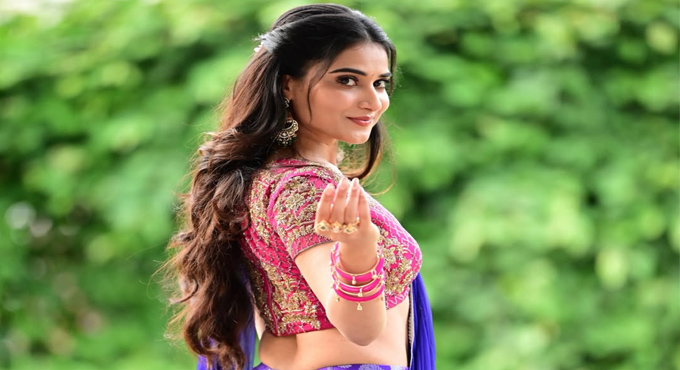 Buddy Bhama Looks Stunning In A Lehenga