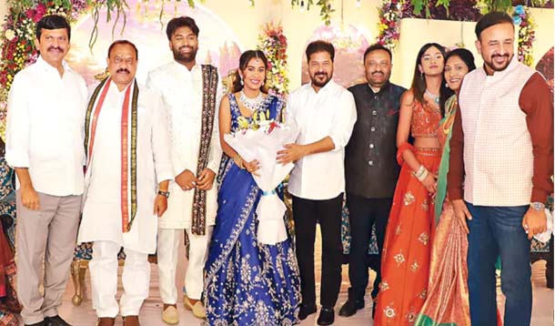 తోట లక్ష్మీకాంతరావు కుమార్తె ఎంగేజ్మెంట్కు హాజరైన సీఎం రేవంత్ రెడ్డి Cm Revanth Reddy Attends The Engagement Ceremony Of Thota Lakshmikantha Raos Daughter