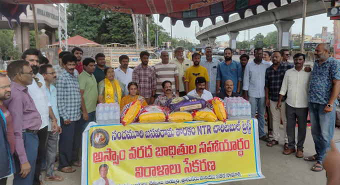 అస్సాం వరద బాధితులకు అండగా నందమూరి బసవరామ తారకం ఎన్టీఆర్ ఛారిటబుల్ ట్రస్ట్.. సహాయం చేయాలని అభిమానులకు పిలుపు %e0%b0%85%e0%b0%b8%e0%b1%8d%e0%b0%b8%e0%b0%be%e0%b0%82 %e0%b0%b5%e0%b0%b0%e0%b0%a6 %e0%b0%ac%e0%b0%be%e0%b0%a7%e0%b0%bf%e0%b0%a4%e0%b1%81%e0%b0%b2%e0%b0%95%e0%b1%81 %e0%b0%85%e0%b0%82%e0%b0%a1