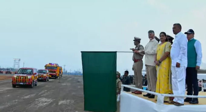 ఏపీ అగ్నిమాపక శాఖకు సరికొత్త జోష్..! Chandrababu Launched 58 Advanced Firefighting Vehicles In Ap