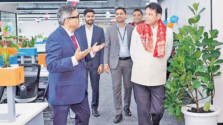 క్లౌడ్ యాంగిల్స్ గ్లోబల్ ఇంజినీరింగ్ సెంటర్‌ను ప్రారంభించిన మంత్రి శ్రీధర్‌బాబు
