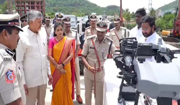 అగ్నిమాపక వాహనాలను ప్రారంభించిన సీఎం చంద్రబాబు Cm Chandrababu Launches Advanced Firefighting Vehicles