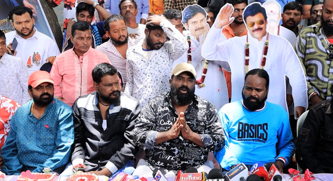 గబ్బర్ సింగ్ రమేష్కు మెగా కుటుంబం అండ – చిరంజీవి గారి జన్మదిన వేడుకల్లో గబ్బర్ సింగ్ టీమ్ Gabbar Singh Team At Chiranjeevis Birthday Celebrations