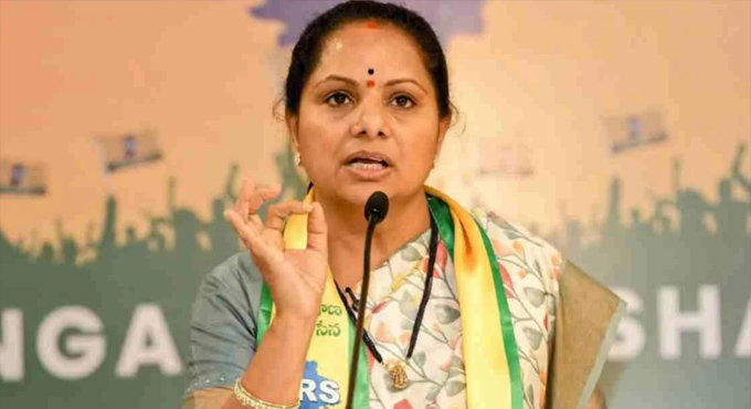 కేసీఆర్ బాటలోనే కవిత ‘ఆంధ్రా సెంటిమెంట్’ అస్త్రం!