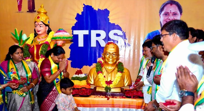 సామాజిక న్యాయంపై అధికార, ప్రతిపక్షాలకు కవిత సవాల్!
