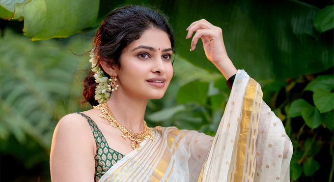 Manasa Varanasi Shining With Saree