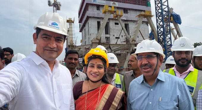 అమరావతిలో మంత్రుల సెల్ఫీ వైరల్..! Ministers Selfie Viral At Amaravati Construction