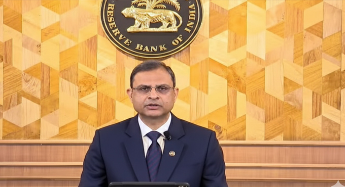 రెపో రేటు యథాతథం.. జీడీపీ వృద్ధి అంచనా పెంపు, 2027 నుంచి ప్లాస్టిక్ నోట్లు! Rbi Keeps Repo Rate Steady At 5 25 Amid Geopolitical Tensions