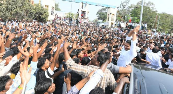 జగన్ శ్రీకాకుళం పర్యటన రగడ.. ఆగని అరెస్ట్ లు..!