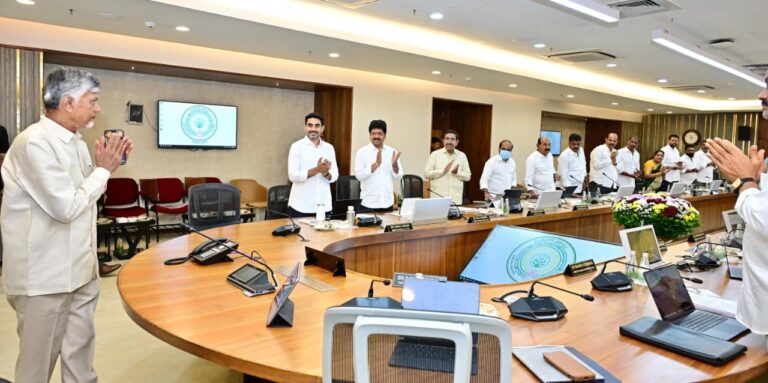 సీఎం చంద్రబాబుకు మంత్రుల ‘స్టాండింగ్ ఓవేషన్’..!