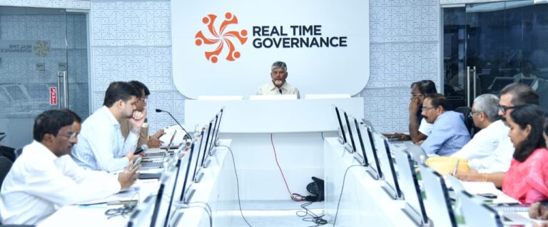 రాష్ట్రంలో భారీ వర్షాలు  .. అధికారులతో  సీఎం చంద్రబాబు సమీక్ష