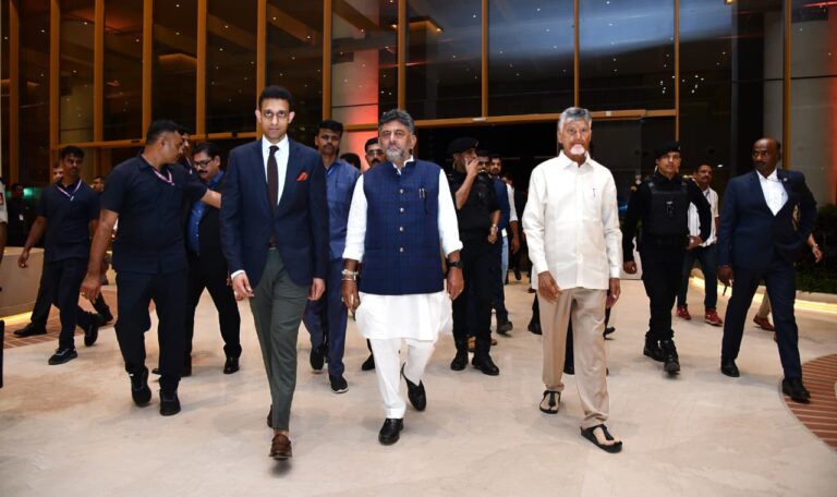గ్రే గ్రోత్ నుంచి గ్రీన్ గ్రోత్ వైపు అడుగులు – డీకేతో కలిసి ది ఎర్త్ సెంటర్‌ ప్రారంభించిన చంద్రబాబు