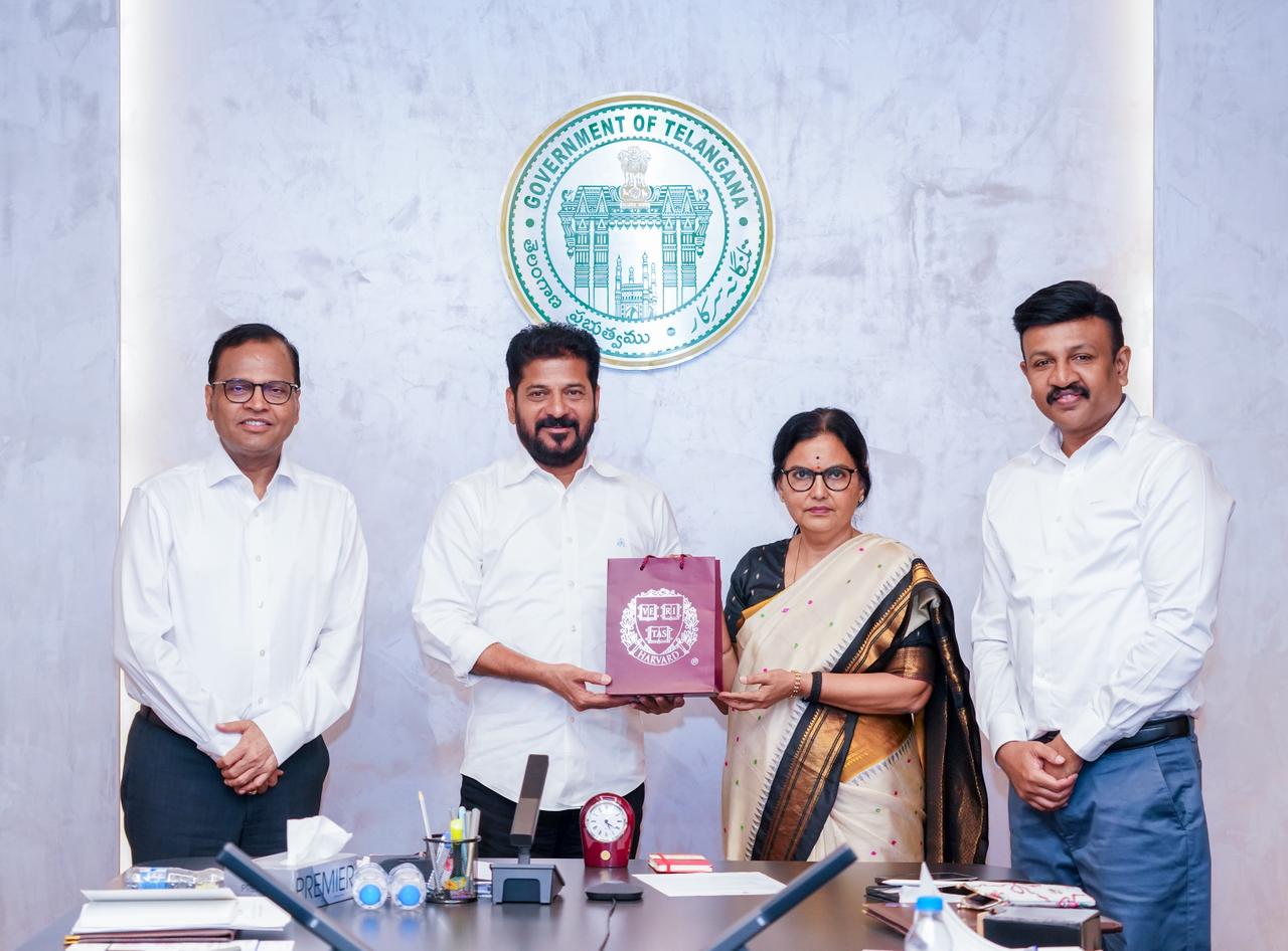 హైదరాబాద్లో ప్రఖ్యాత విదేశీ విద్యాసంస్థలు .. సీఎంకు ఉన్నతస్థాయి ప్రతినిధి బృందం నివేదిక Renowned Foreign Educational Institutions Coming To Hyderabad