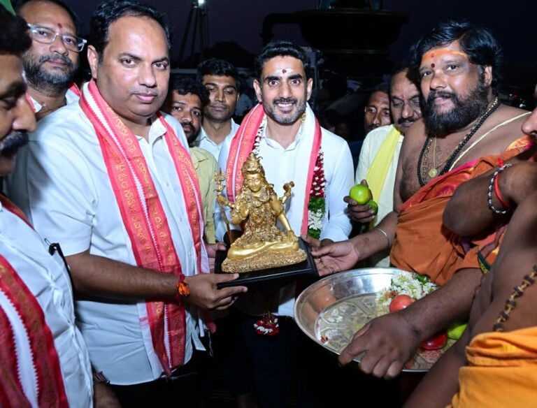 నర్సరావుపేటలో కోటప్పకొండ దేవాలయాన్ని సందర్శించిన మంత్రి లోకేష్
