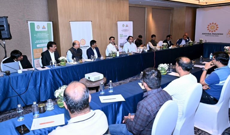 ఫార్మా రంగంలో పెద్దఎత్తున పెట్టుబడులు పెట్టండి : మంత్రి లోకేష్