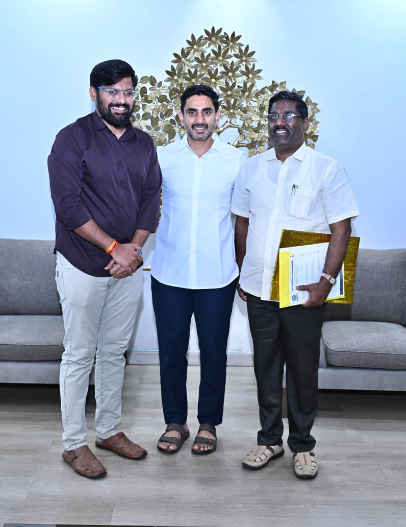 మంత్రి లోకేష్ ను కలిసిన అంధుల క్రికెట్ జట్టు మాజీ కెప్టెన్ అజయ్ కుమార్ రెడ్డి Mmtri Lokesh Nu Kalisina Amdhula Kriket Jattu Maajee Kepten Ajay Kumaar Reddi