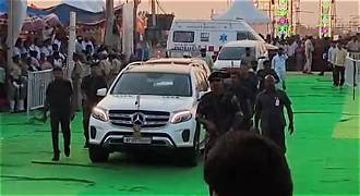 ఏపీ గవర్నర్ కు తప్పిన ప్రమాదం Amaravati Krishna Ap Governor S Convoy Narrowly Avoids Accident