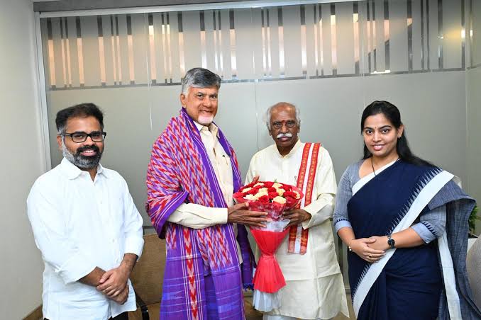 సీఎం చంద్రబాబు కు దత్తాత్రేయ ఆహ్వానం