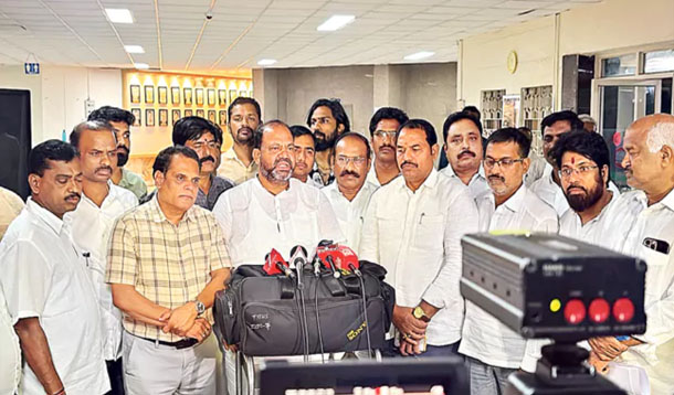ఉద్యోగులకు ప్రభుత్వం దసరా కానుక