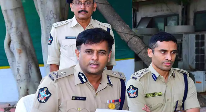 ఏపీఐపీఎస్ అధికారుల సస్పెన్షన్ ఎత్తివేత..! Suspension Of Ap Ips Officers Revoked
