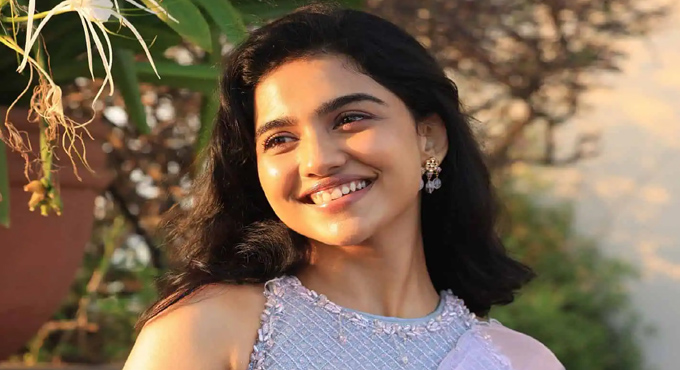 వరుస హిట్లు.. భారీ హీరోలతో సినిమాలు.. మమితా కెరీర్ టాప్ గేర్లో! Back To Back Hits Films With Big Stars Mamithas Career Is In Top Gear