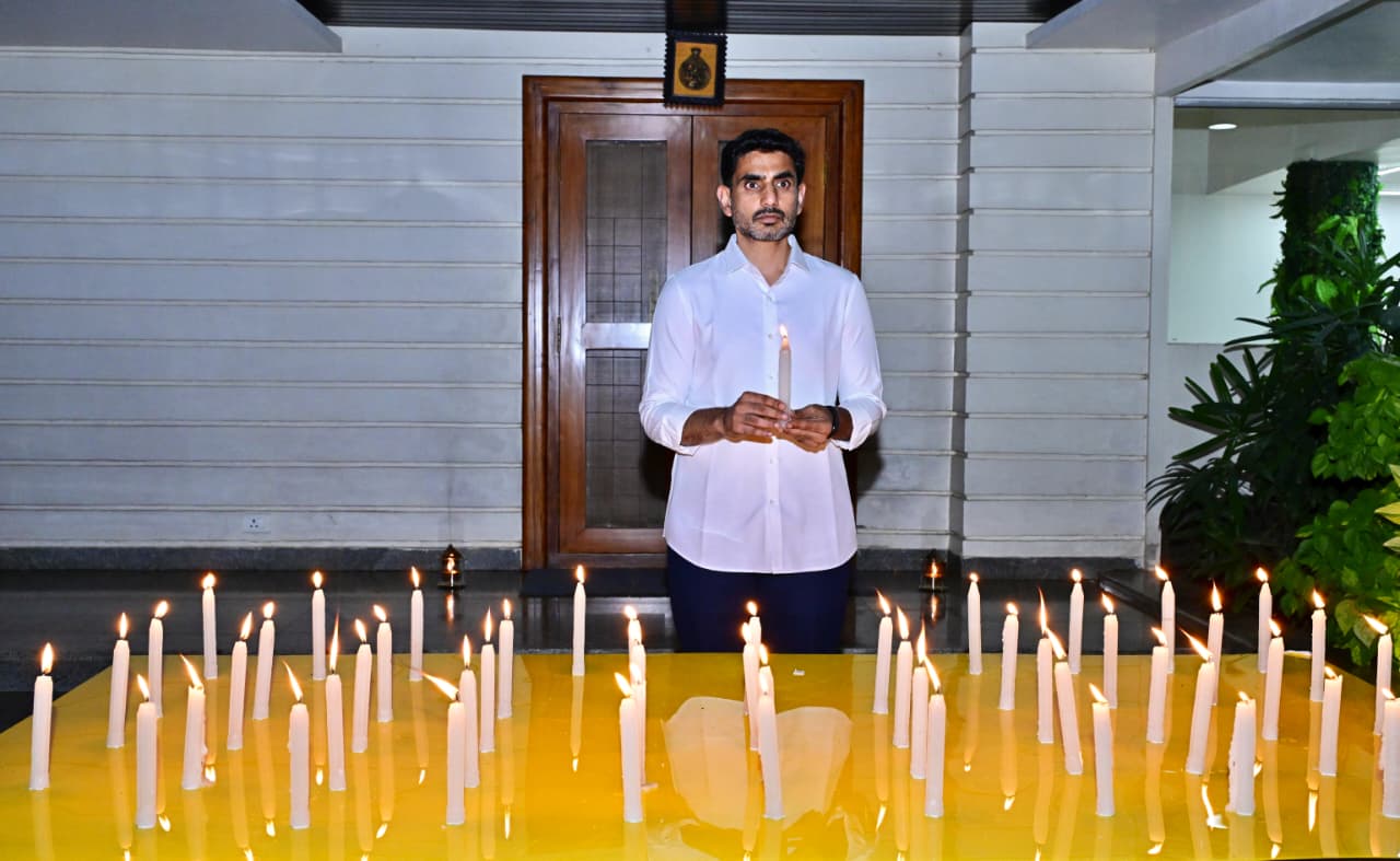 చంద్రబాబు అక్రమ అరెస్టుకు మూడేళ్లు .. 53 కొవ్వొత్తులు వెలిగించిన నారా లోకేష్ Minister Lokesh Lit Candles To Mark Chandrababu Illegal Arrest