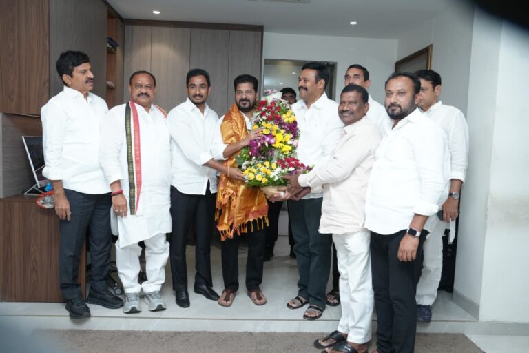 సీఎం రేవంత్ రెడ్డిని కలిసిన ఎమ్మెల్సీ అభ్యర్థులు