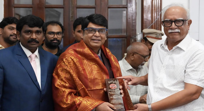 సీనియర్ హీరో డా. నరేష్ కు గోవా గవర్నర్ ఘన సత్కారం Versatile Actor Navarasaraya Dr Naresh Vijayakrishna Felicitated By The Honble Governor Of Goa