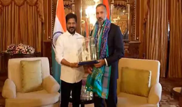 ప్రిన్స్ రహీమ్ అగా ఖాన్తో సీఎం రేవంత్ రెడ్డి భేటీ Cm Revanth Reddy Meets Prince Rahim Aga Khan V