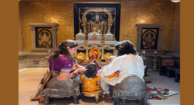 కృష్ణాష్టమి వేడుకలు జరుపుకున్న రామ్ చరణ్, ఉపాసన Ram Charan And Upasana Konidela Celebrate Janmashtami With Their Little Ones Dressed As Sri Krishna And Radha Rani