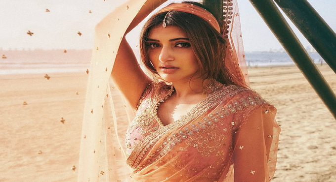 ఎడారి ఒడిలో లీలమ్మ ట్రెడిషనల్ లుక్.. Sree Leela Traditional Look