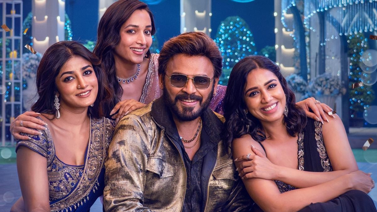 వెంకటేష్ ఆదర్శ కుటుంబం.. అక్టోబర్ 30న రిలీజ్ కు ప్లాన్స్! Venkateshs Adarsha Kutumbam Plans For An October 30th Release