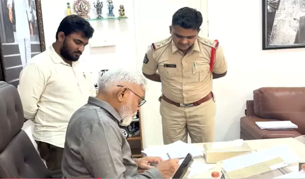 అంబటి రాంబాబుకు పోలీసులు నోటీసులు Police Notices To Ambati Rambabu