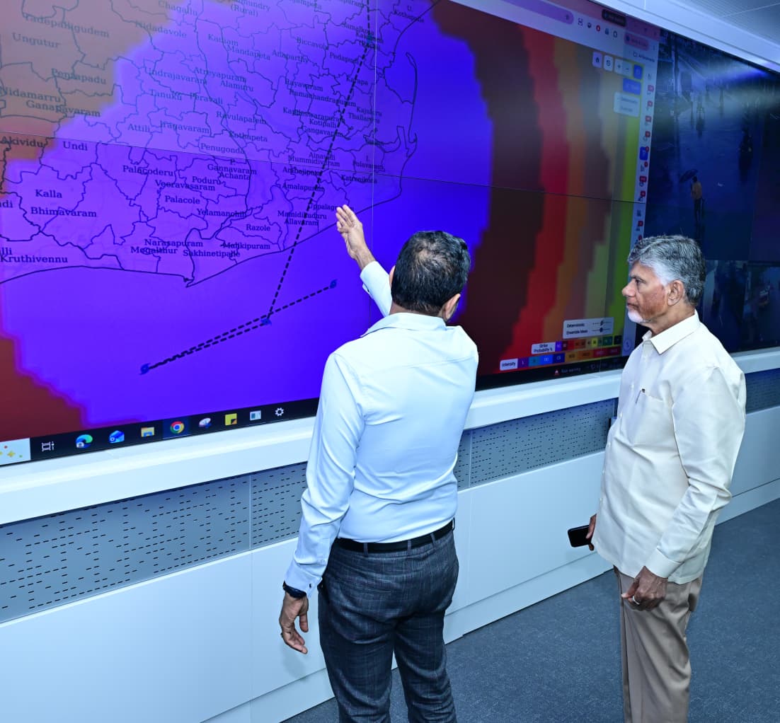 తుఫాన్ ప్రభావిత జిల్లాల్లోని పరిస్థితిని ఆర్టీజీఎస్ నుంచి పరిశీలించిన సీఎం చంద్రబాబు Cm Chandrababu Monitored The Situation In Cyclone Affected Districts From The Rtgs Real Time Governance Society Center