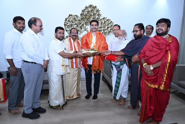 విజయవాడ దసరా మహోత్సవాలు.. మంత్రి నారా లోకేష్ కు ఆహ్వానం