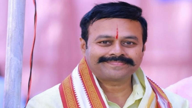 ఎమ్మెల్సీ ఎన్నికల్లో పోటీపై .. సర్వోత్తమ్ రెడ్డి క్లారిటీ Sarvotham Reddy Clarifies Stance On Contesting Mlc Elections