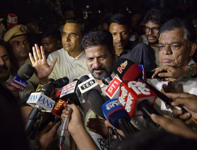 మోదీ గ‌ద్దె దిగు.. లేకుంటే ప్ర‌జ‌లే దింపుతారు : సీఎం రేవంత్ రెడ్డి