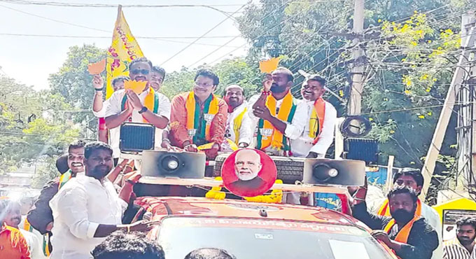 అనంతపురంలో సినీనటుడు సాయికుమార్ సందడి .. కూటమి తరపున ప్రచారం