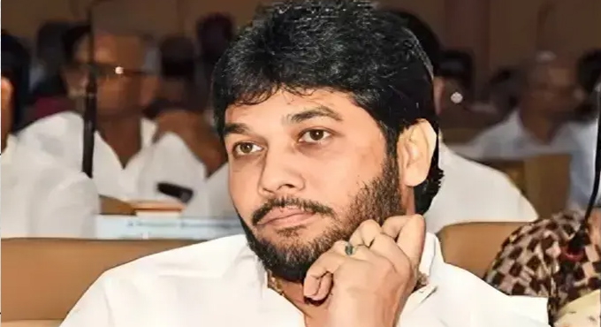 వైసీపీ ఎమ్మెల్సీ అనంతబాబుకు సుప్రీంకోర్టు షాక్..! Supreme Court Deals A Blow To Ycp Mlc Anantha Babu