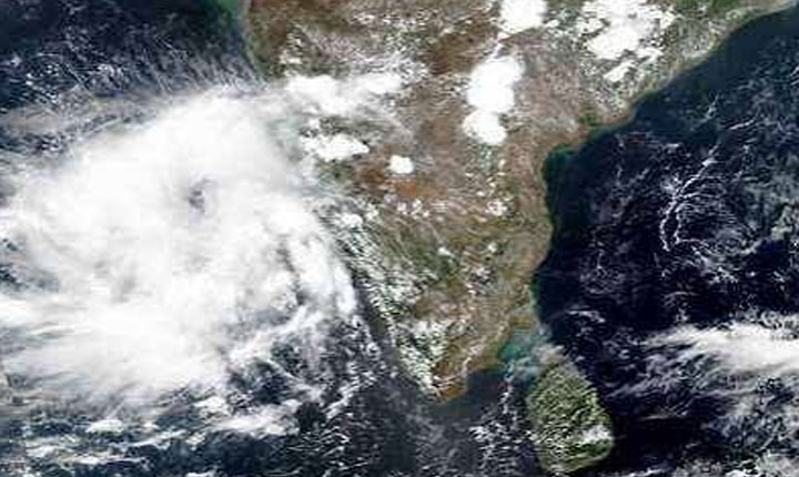 ఏపీకి మరో ముప్పు.. బలపడుతున్న వాయుగుండం.. Deep Depression In Bay Of Bengal Likely To Intensify Into Cyclone Murasu Ap Coastal Districts Alerted