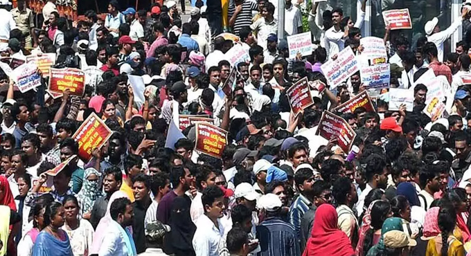 సచివాలయ ఉద్యోగుల ఆందోళనలపై ప్రభుత్వం ఉక్కుపాదం..! Government Cracks Down Hard On Secretariat Employees Protests