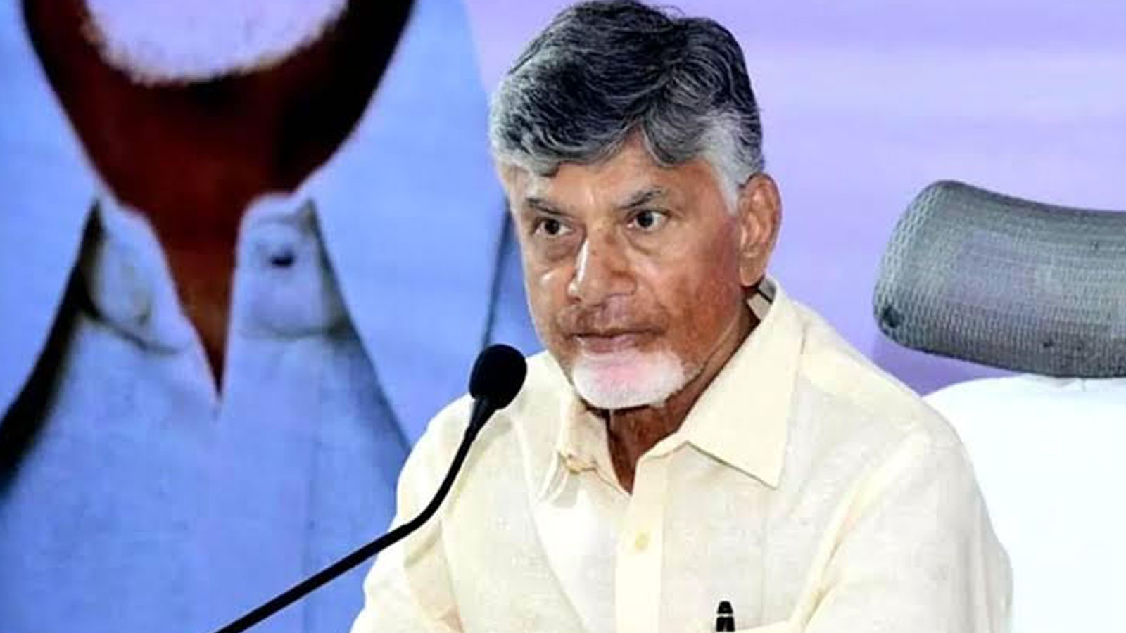 స్థానిక ఎన్నికల్లో రెబల్స్కు చెక్.. కూటమి అభ్యర్థుల గెలుపే లక్ష్యంగా చంద్రబాబు కీలక ఆదేశాలు.. Ap Local Elections Cm Chandrababu Naidu Directs Strict Action Against Rebels Emphasizes Nda Alliance Unity