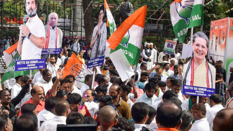 Congress: ఢిల్లీ సభకు కదం తొక్కుతున్న కాంగ్రెస్ శ్రేణులు!