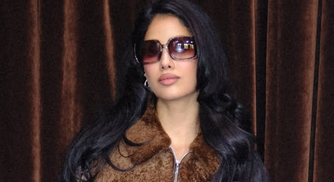 Janhvi in ​​a trendy outfit