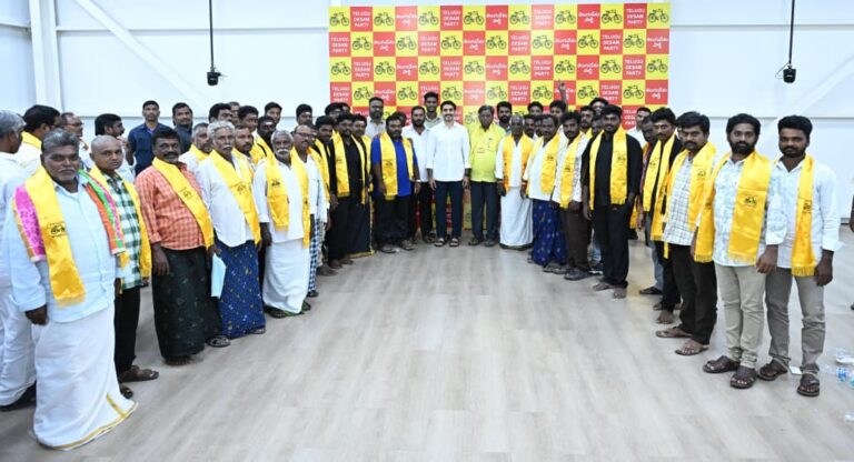 మంగళగిరి నియోజకవర్గంలో టీడీపీలోకి పెద్ద ఎత్తున చేరికలు