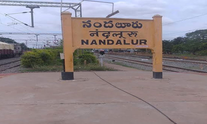 Nandalur: స్థానిక ఎన్నికల వేళ టీడీపీలో కలకలం.. సొంత పార్టీ నేతల మధ్యే ఘర్షణ.. Violent Clash Between Tdp Groups In Nandalur Kadapa District Leads To Gunfire And Arson