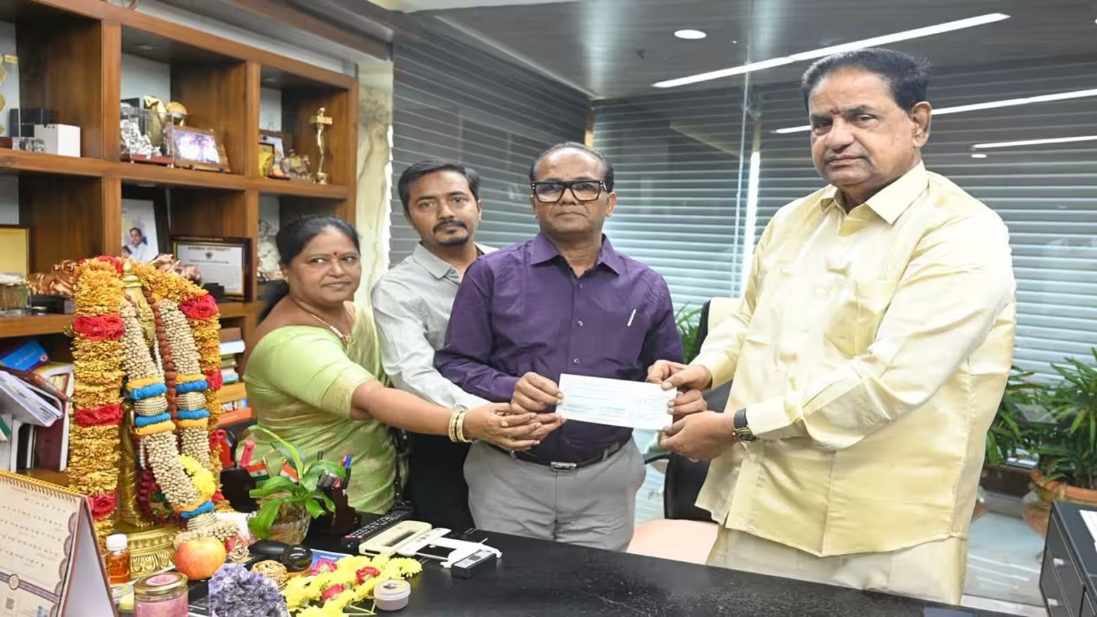 Hyderabad Devotee Donates Rs 1 02 Crore To Ttd Sv Pranadana Trust